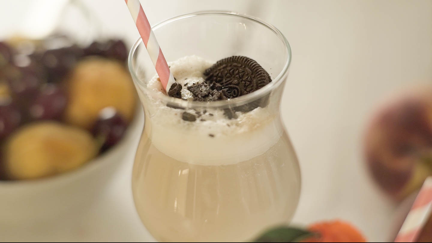 Молочные коктейли (слоеный, кофейный, со свежими персиками)